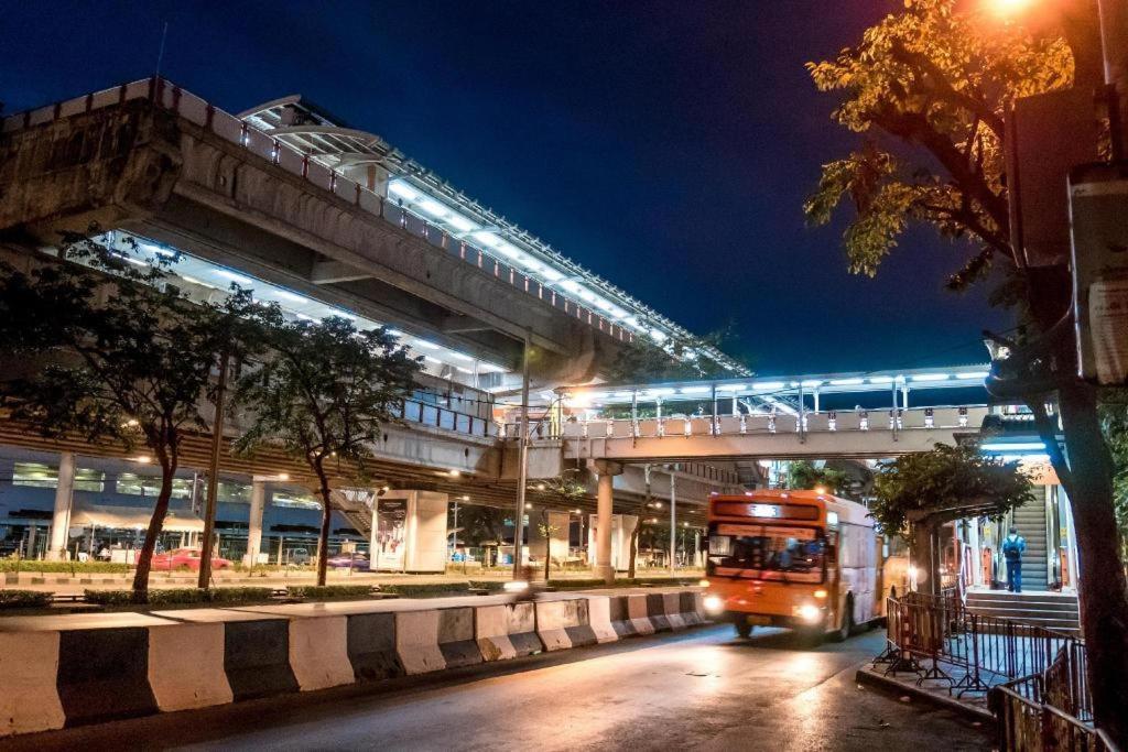 Metro Hotel Ratchada 36 バンコク都 エクステリア 写真